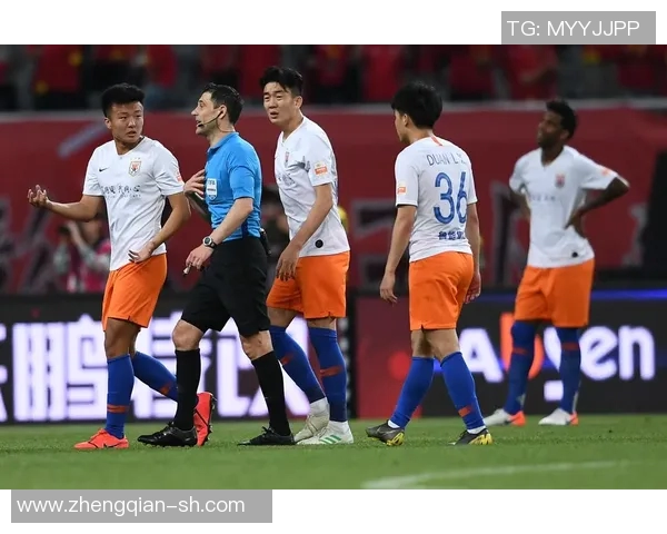 鲁能与国安激战正酣进球被吹引发争议球迷反应热烈